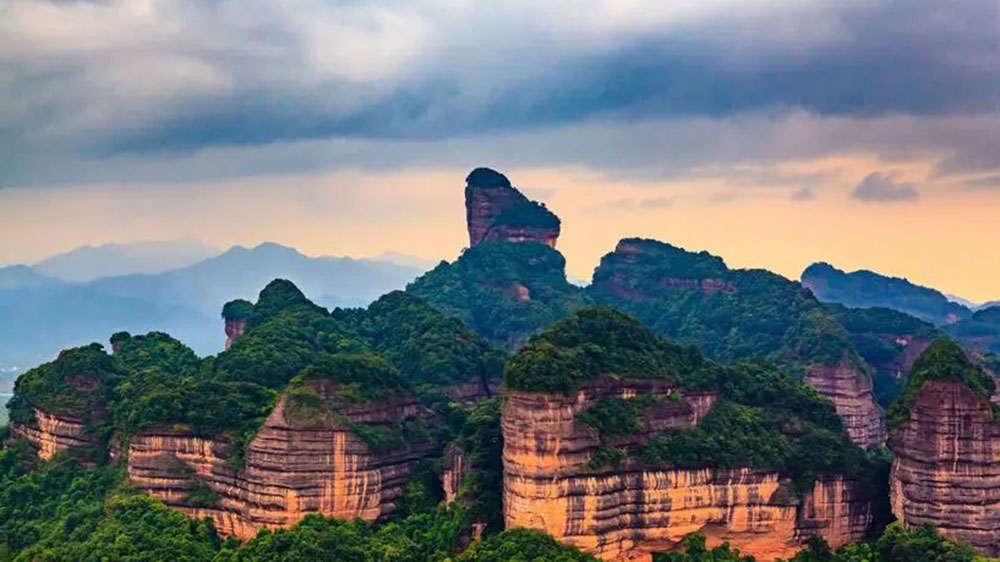 丹霞山風(fēng)景圖.jpg