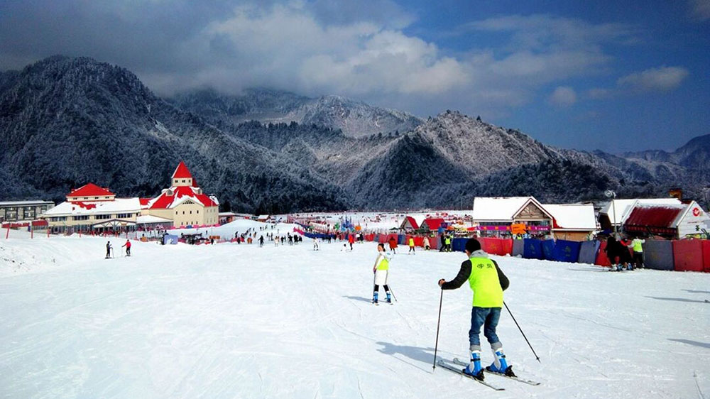 西嶺雪山滑雪場.jpg